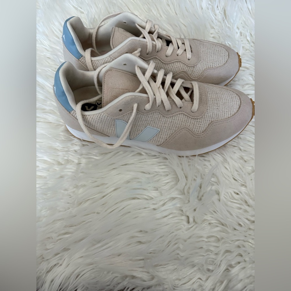 Veja Cream Athletic Shoes Retro Design